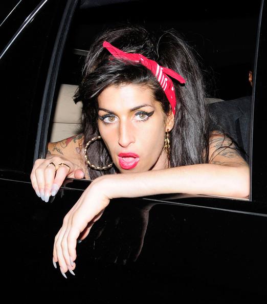 Amy+Winehouse+hangs+out+Mark+Ronson+evening+PH5ARrN7U-Ll