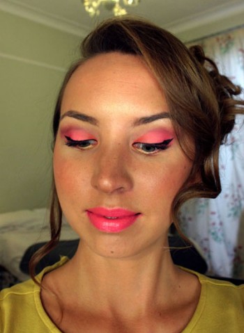 sleek rio rio palette makeup, bright pink and gold carnival eyes