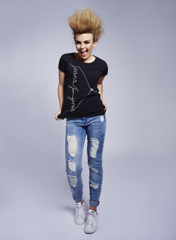 Tallia Storm in black Jeans for Genes fashion t-shirt