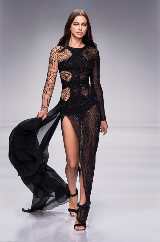 Irina Shayk walks Atelier Versace’s spring 2016 show wearing a black gown 