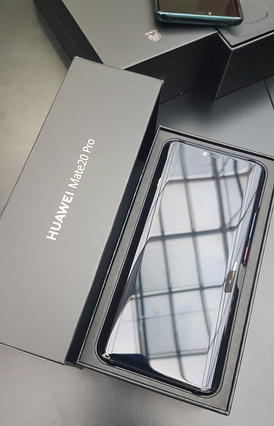 Huawei Mate 20 Pro Unboxed