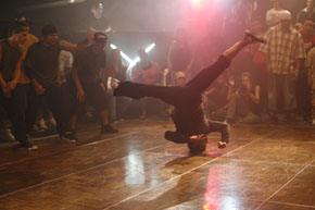 B_ GIRL_Finals_Headspin