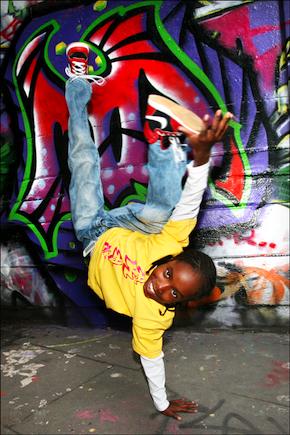 Akai_IntotheHoods_photobySheliaBurnett_resized3