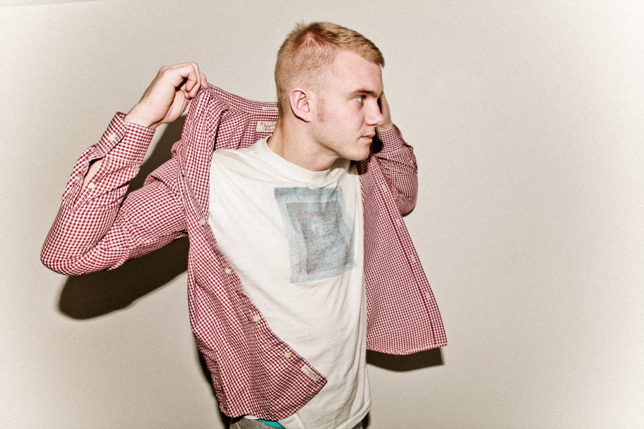 Hitmaker Ed Drewett On New Single ‘Drunk Dial,’ Partying With Elton John, And Female Attention