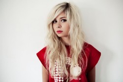 Nina-Nesbitt 1
