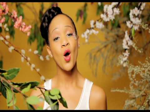 Review: Selah – Woman’s World