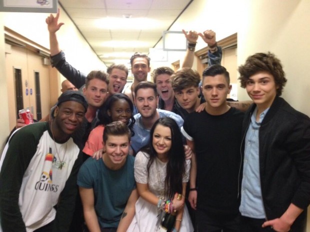 BLrwc7QCEAAcyV-.jpg large