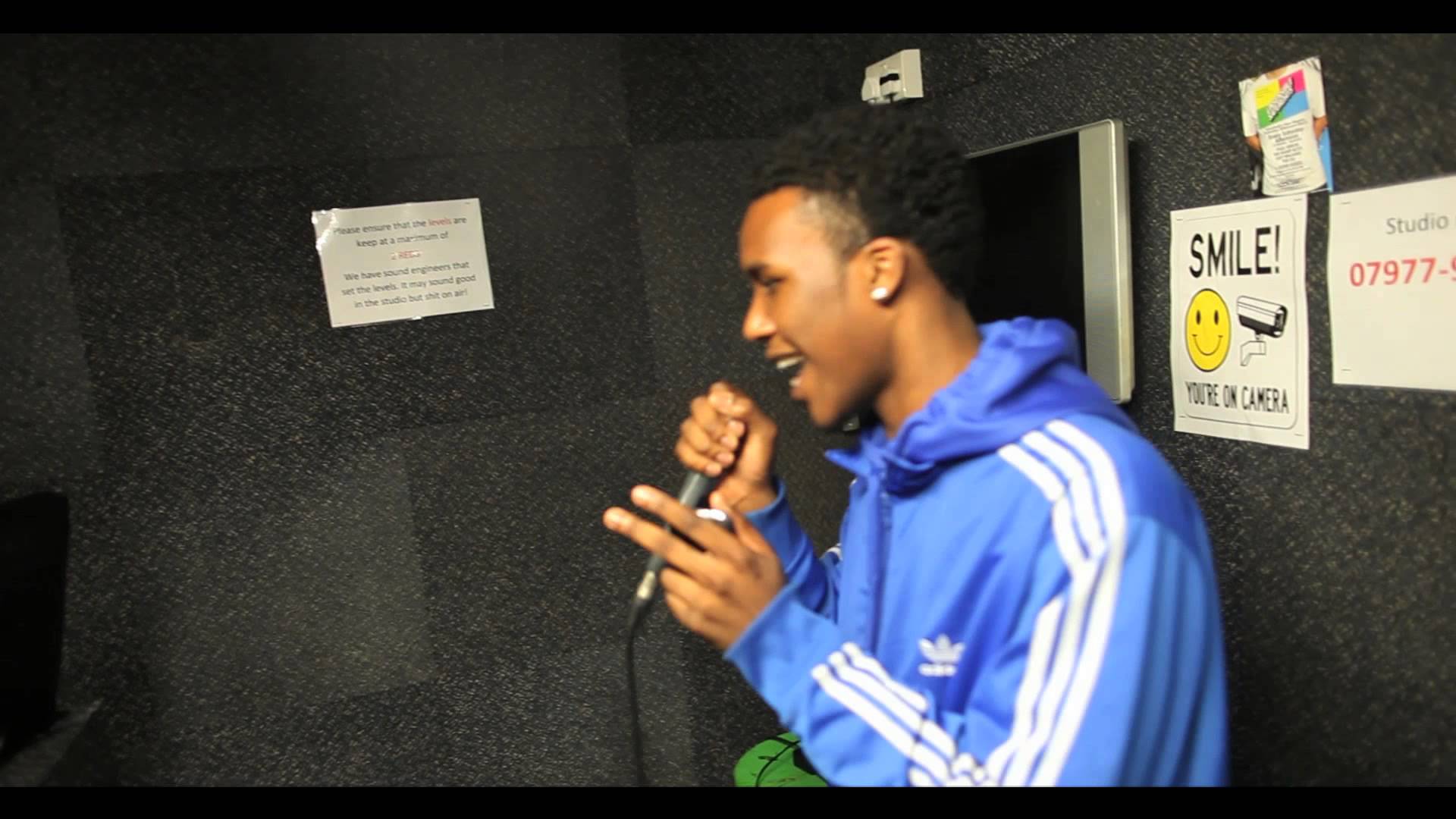 Artist Spotlight – 6 Minutes with Novelist