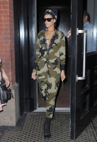 Rihanna+Departing+Flight+JFK+9ad5GtVhjprl