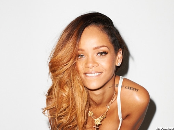 Rihanna Sues Topshop And Wins!