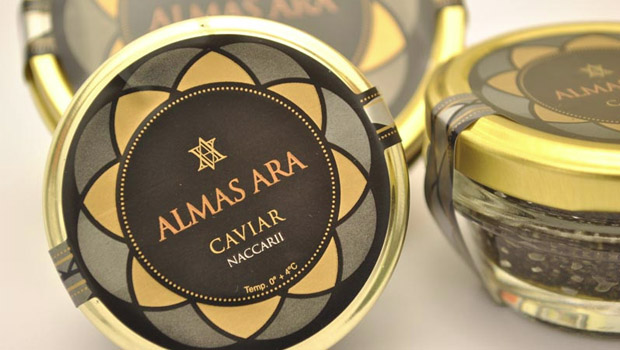 Does a dessert adorned with 23 carat gold leaf #Billionaireweek @EmbraceBex