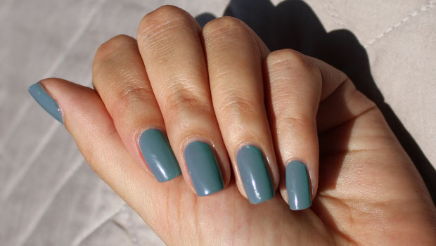 Ruby Wing nail varnish grey