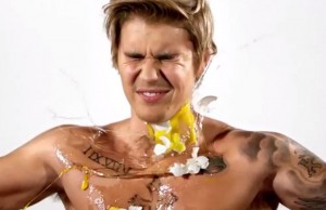 Justin Bieber gets dissed by Kevin Hart at other celebs at Roast