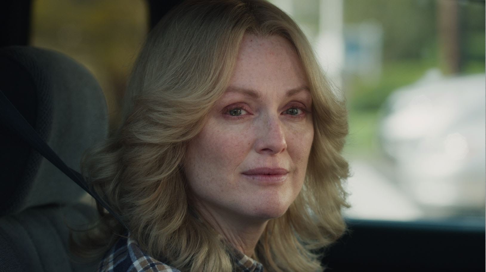 Freehold new trailer released starring Julianne Moore and Ellen Page