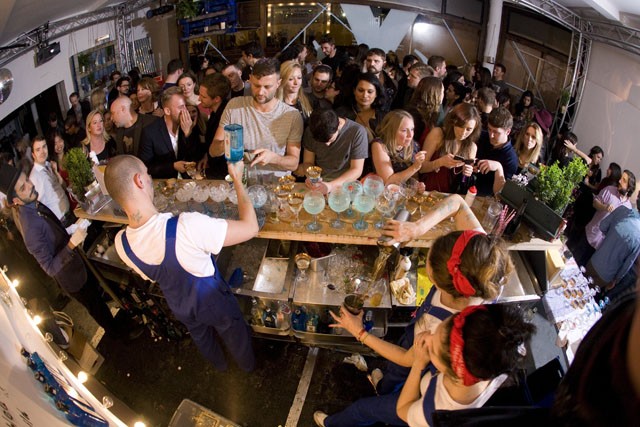 24hr Bar Build Team Paris bar shot