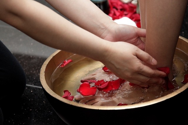 hand and foot massage