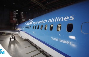 The biggest present EVER! Unboxing the new KLM Boeing 787 Dreamliner