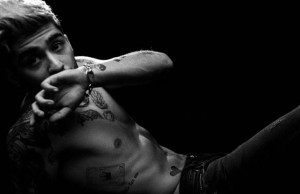 Zayn Malik takes the world by storm with PillowTalk zyan malik pillow talk