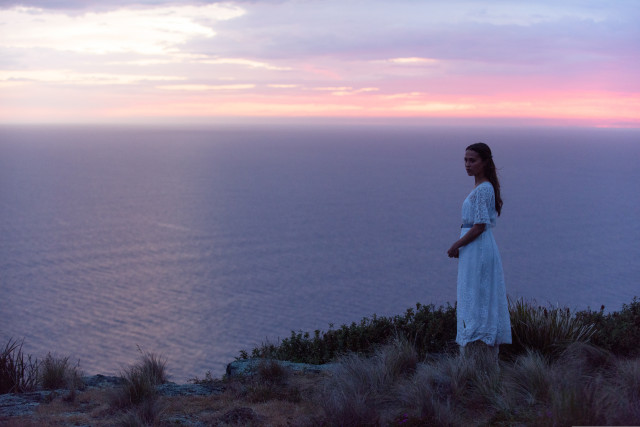 THE LIGHT BETWEEN OCEANS