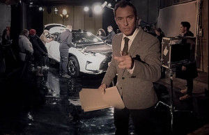 Introducing the Lexus RX with Jude Law as he hosts a 360º Luxury Experience Lexus RX - Jude Law - VR still1