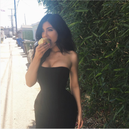 Kylie Jenner crashes in on the Jordyn Woods X boohoo shoot
