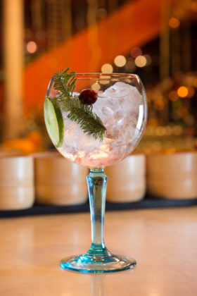 NEW TRADITIONS: CHRISTMAS COLLECTION BOMBAY SAPPHIRE
