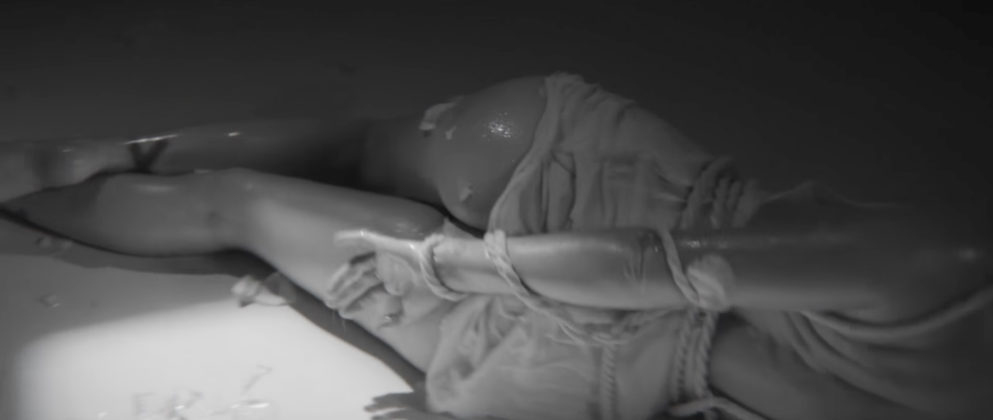 Jessie J - think about that sexy photos