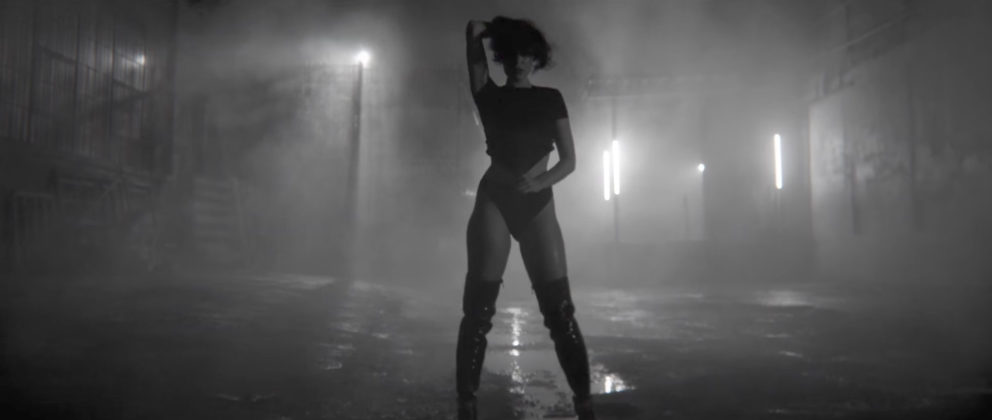Jessie J - think about that sexy photos