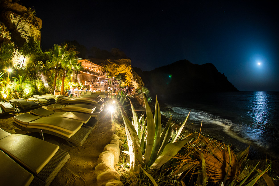 amante ibza at night