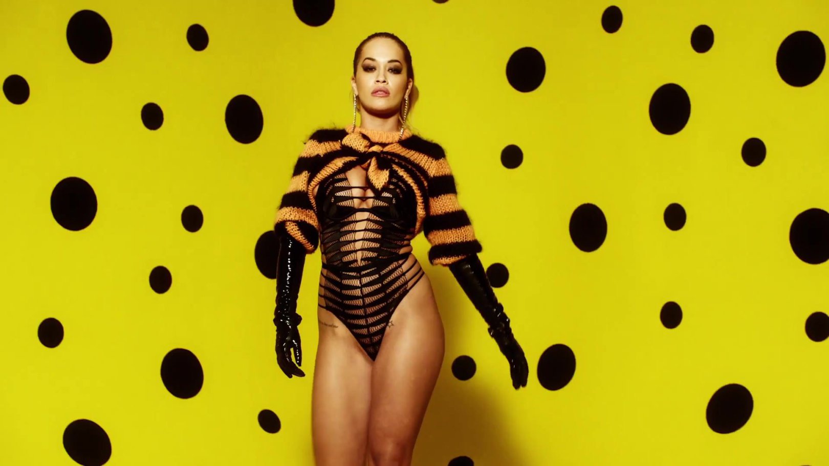 RITA ORA – LOVE ADVENT 2017