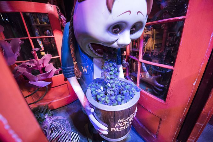 harry poster at warner bros studios