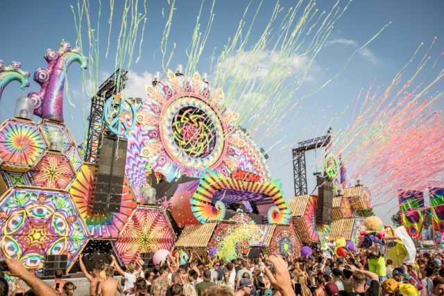 Win a pair of tickets for Sunday’s edition of elrow Town London 19th Aug elrow town