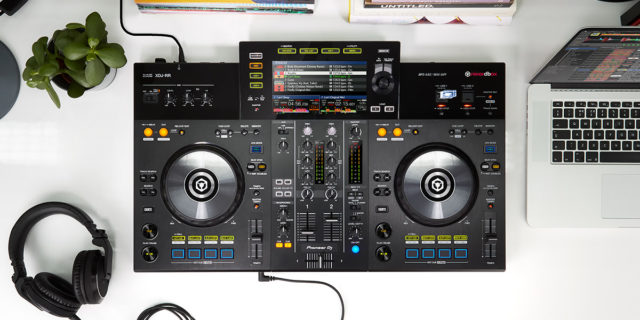 The new Pioneer XDJ-RR wants to take you to the club pioneer XDJ-RR
