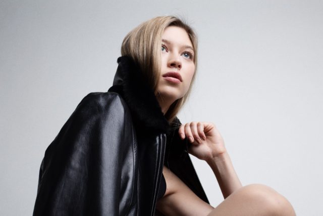 Choiss - women wearing black bomber jacket