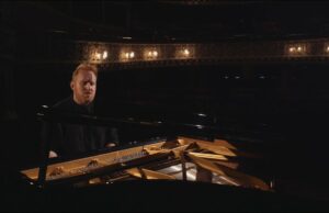 Gavin James shares stunning acoustic version of single ‘Boxes’