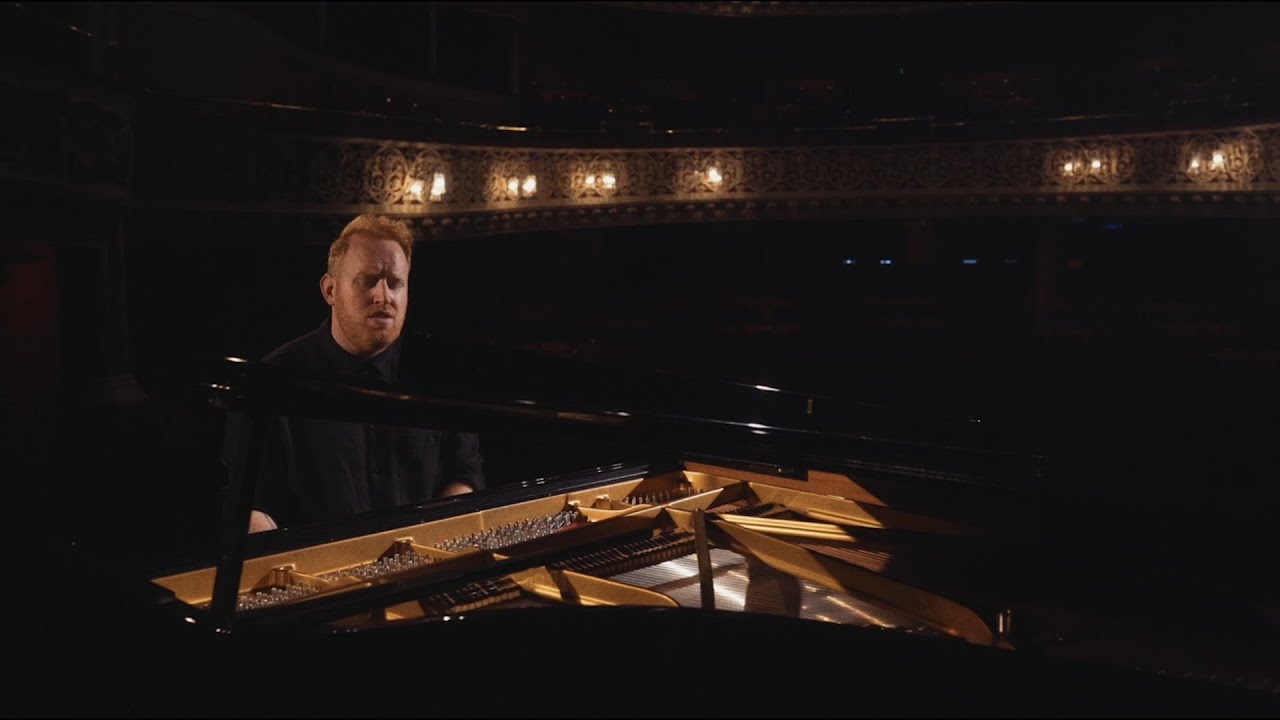 Gavin James shares stunning acoustic version of single 'Boxes' FLAVOURMAG