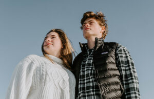 Where to find fashion for Winter 2021/2022? What trends await us in the cold months? man and women wearing winter clothing