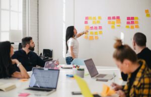 5 Tips for Taking Your Business Online people discussing business