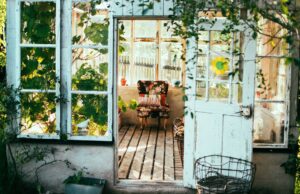 Garden rooms: uses and decorations