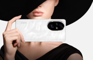 HONOR Unveils Groundbreaking HONOR 200 Series Phone in Europe Photo of a lady holding a HONOR 200 Pro