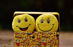 How to Make GIFs That Go Viral – Tips and Tricks for Success Two Yellow Emoji on Yellow Case