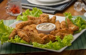 5 Reasons Organic Free Range Chicken is Worth the Extra Care Organic Fried Chicken on a plate of lettuce leaves