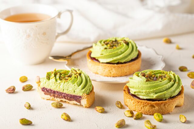 Pistachio Paradise: London’s Nuttiest Trend for 2025 Photo of Pistachio cake and coffee