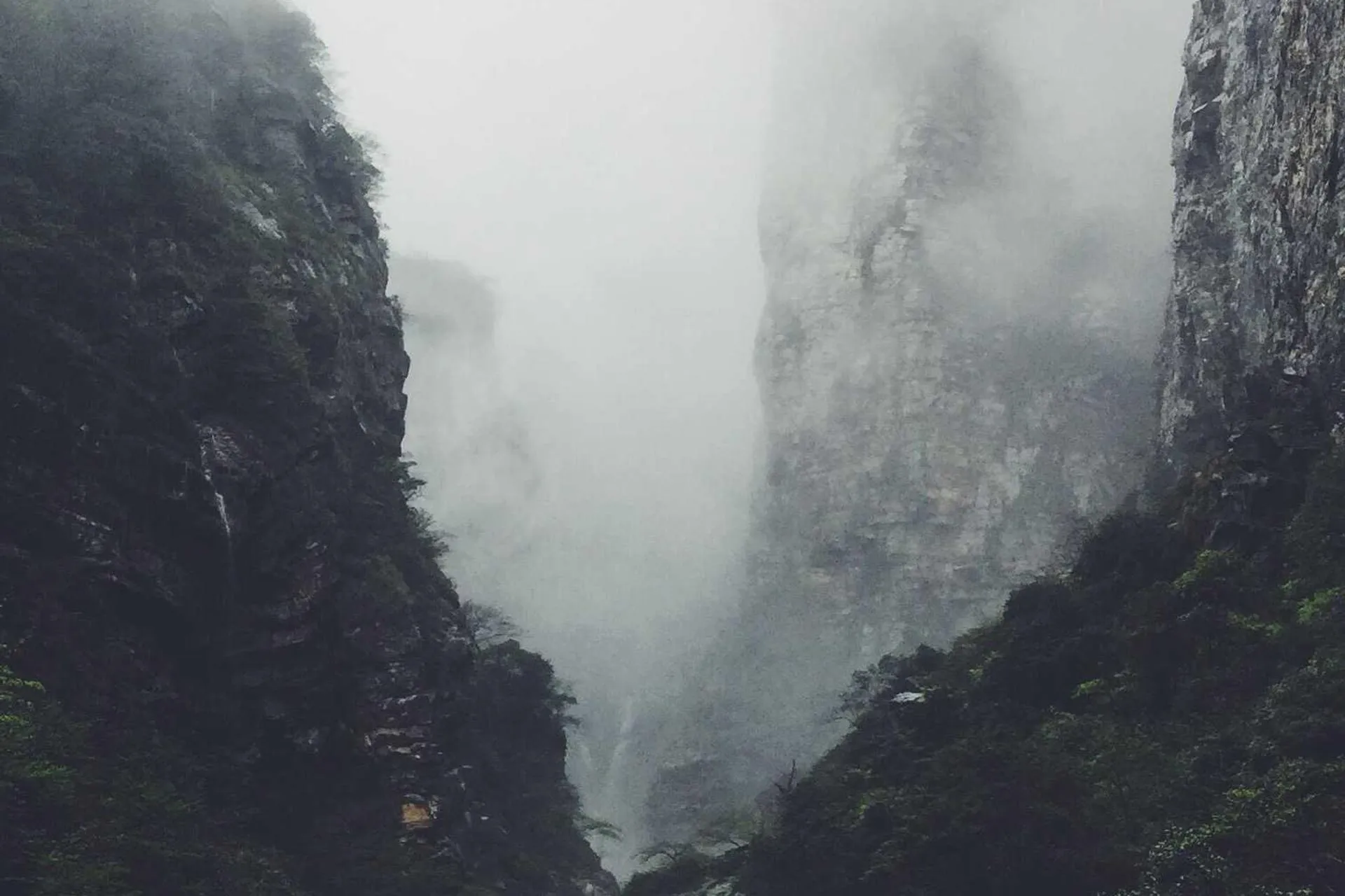 What is a Chesterfield Bed and Why Do People Love Them? - Flavourmag