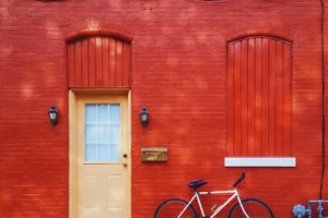 Black T-shirt: The Essential That Everyone Should Have In His Wardrobe - Flavourmag