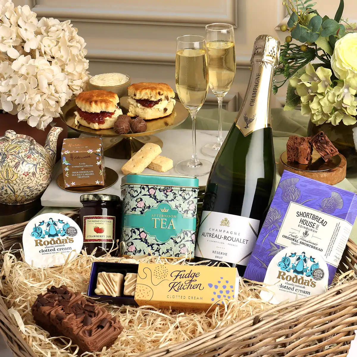 Luxury Mothers day hamper from hampers.com