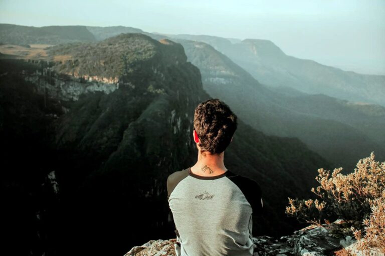 7 Tips for Dealing with Loneliness When Traveling Solo