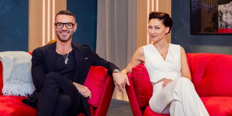 Matt and Emma Willis on the red sofas as hosts of Love Is Blind UK series 3