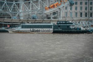 A large boat floating on top a body of water